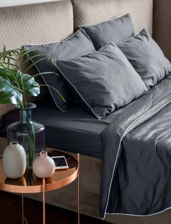 Pościel satynowa SAN ANTONIO - antracytowy z białą lamówką