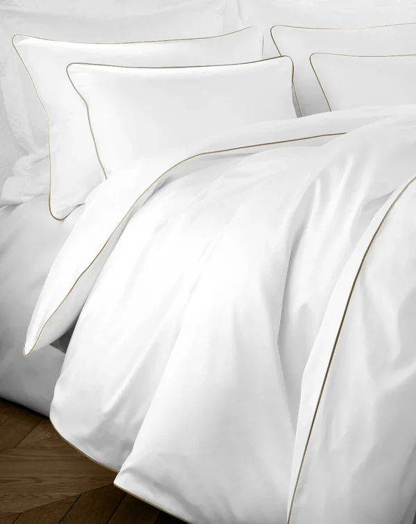 Pościel satynowa SAN ANTONIO – biała z beżową lamówką