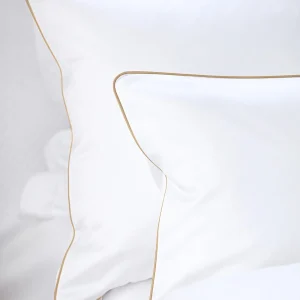 Pościel satynowa SAN ANTONIO – biała z beżową lamówką