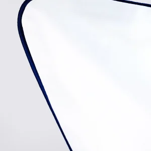 Pościel satynowa SAN ANTONIO - biała z lamówką navy blue