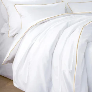 Pościel satynowa SAN ANTONIO - biała ze złotą lamówką