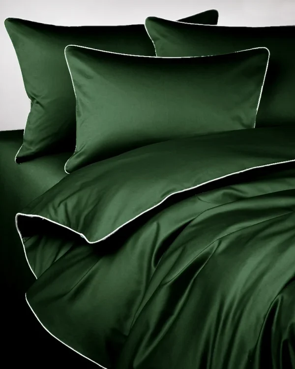 Poszewka satynowa SAN ANTONIO butelkowa zieleń boho z białą lamówką