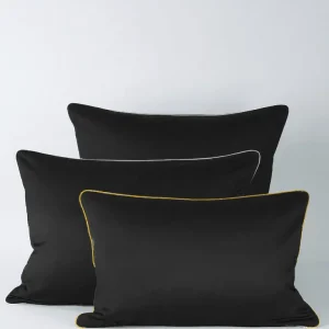 Pościel satynowa SAN ANTONIO - czarna ze złotą lamówką