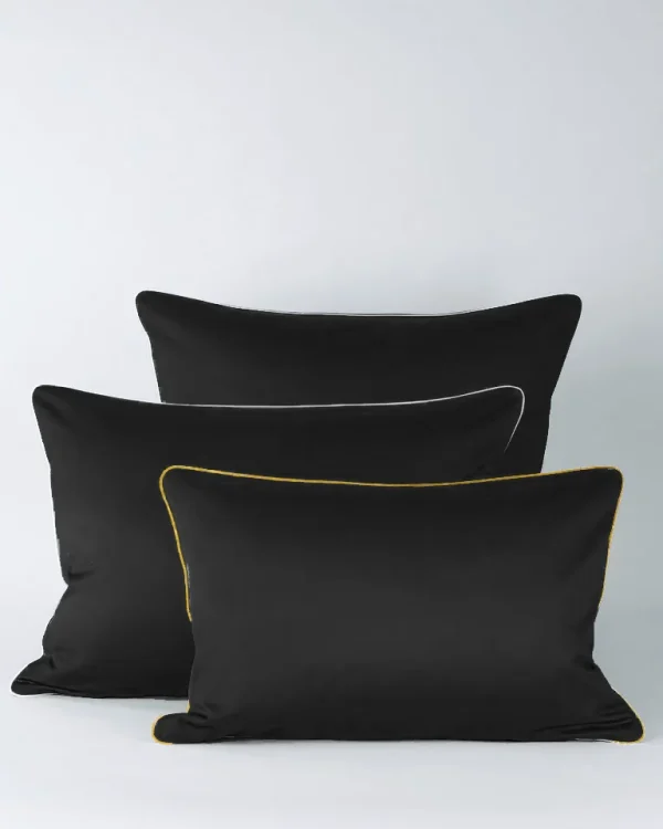 Pościel satynowa SAN ANTONIO - czarna ze złotą lamówką