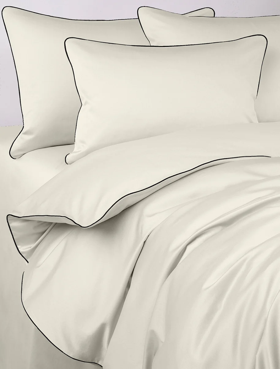 Pościel satynowa SAN ANTONIO – ecru z czarną lamówką