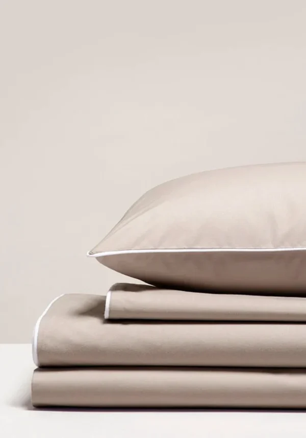 Pościel satynowa SAN ANTONIO - latte beż z białą lamówką