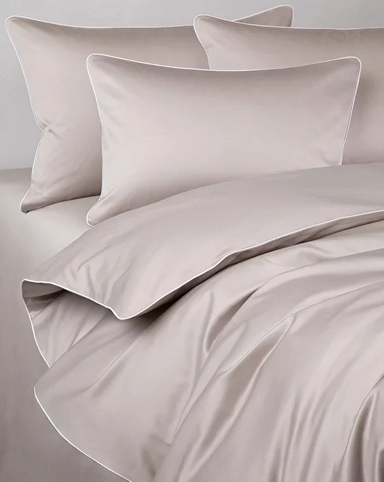 Pościel satynowa SAN ANTONIO - latte beż z białą lamówką