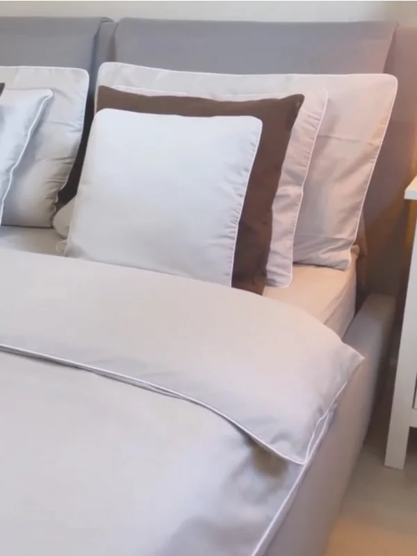 Pościel satynowa SAN ANTONIO - latte beż z białą lamówką