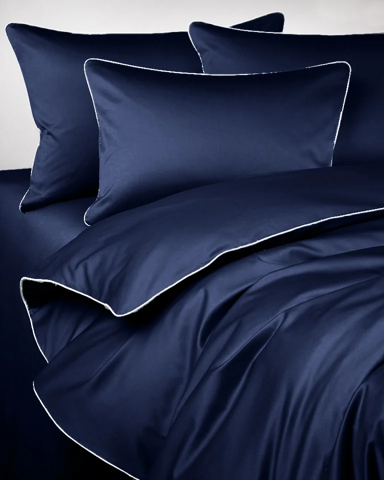 Pościel satynowa SAN ANTONIO – navy blue z białą lamówką