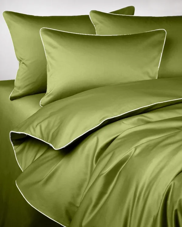 Poszewka satynowa SAN ANTONIO oliwkowy z białą lamówką