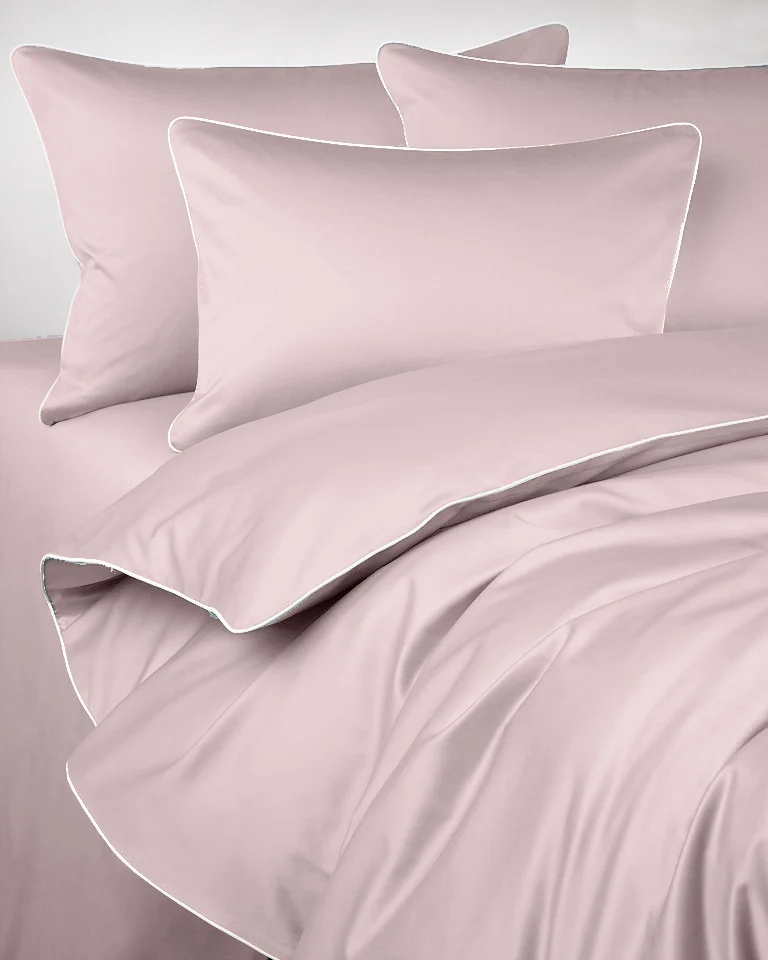 Pościel satynowa SAN ANTONIO – powder pink z białą lamówką