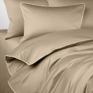 Pościel satynowa SAN ANTONIO - sandy beige z białą lamówką