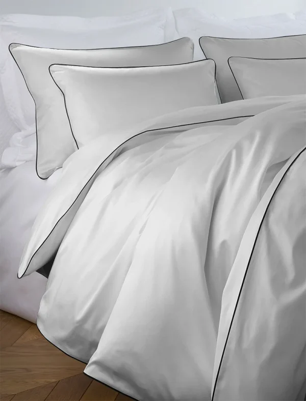 Pościel SAN ANTONIO - srebrna z czarną lamówką