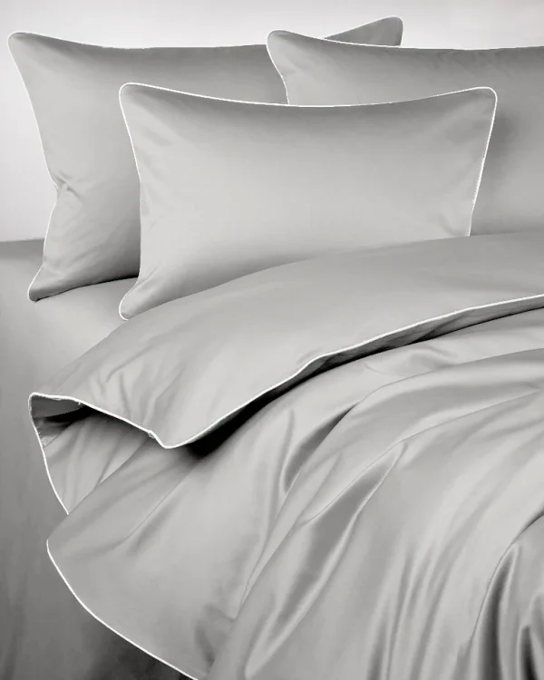 Pościel satynowa SAN ANTONIO - szary jasny z białą lamówką