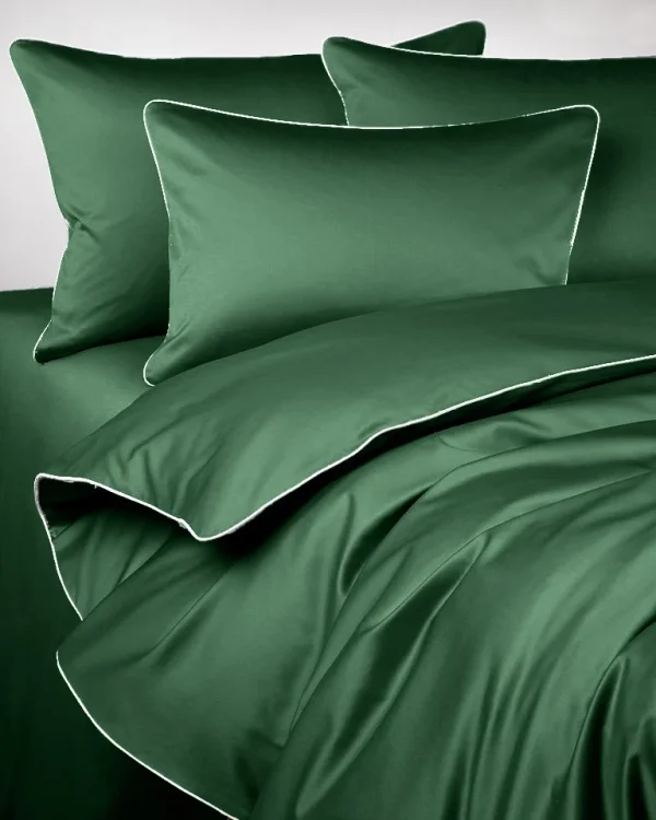Pościel satynowa SAN ANTONIO - butelkowa zieleń boho z białą lamówką