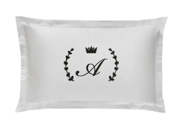 Poszewka SATYNA LAUR z inicjałem - biała