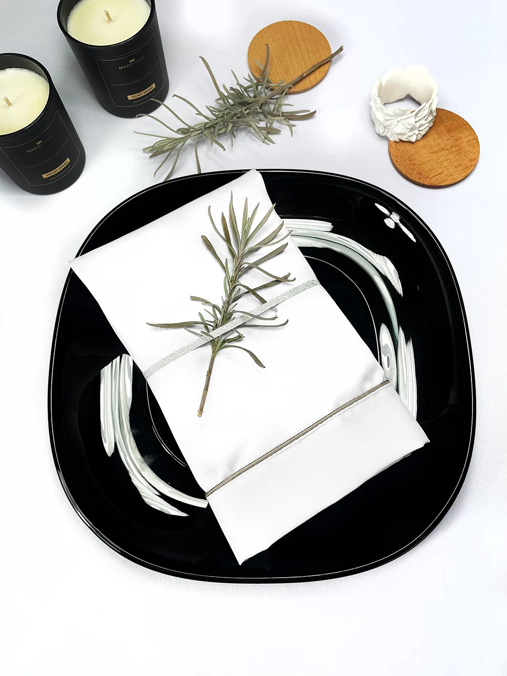 Serweta Veneto Bianco – beżowa lamówka