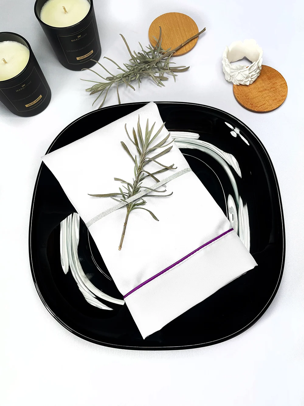 Serweta Veneto Bianco – fuksjowa lamówka