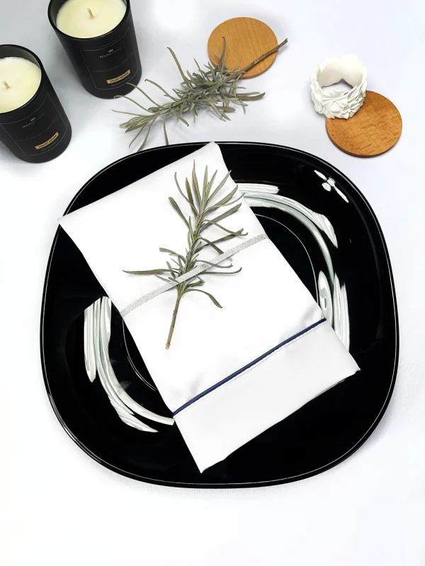 Serweta Veneto Bianco - lamówka navy blue