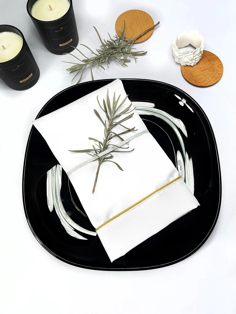 Serweta Veneto Bianco – złota lamówka