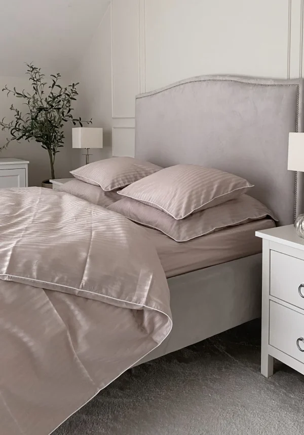 Pościel adamaszkowa SAN ANTONIO – silver rose z białą lamówką