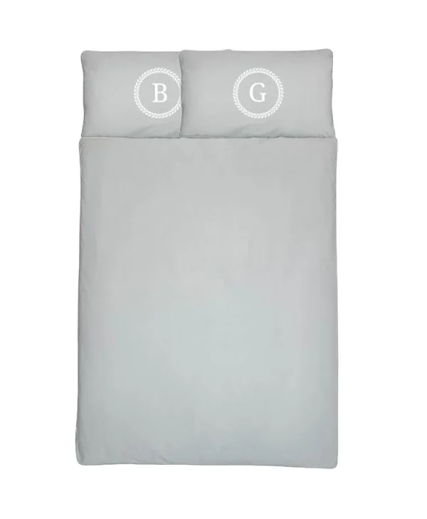 Komplet szarej satynowej pościeli personalizowanej ZOE