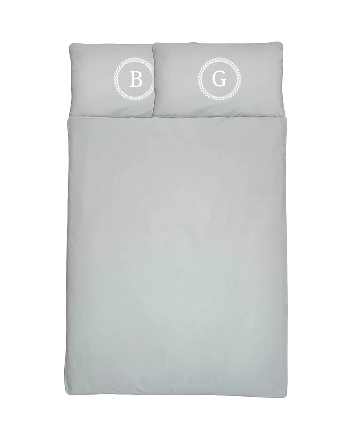 Komplet szarej satynowej pościeli personalizowanej ZOE