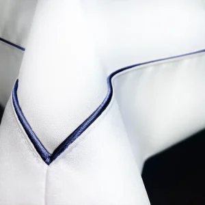 Obrus Veneto Bianco - lamówka navy blue