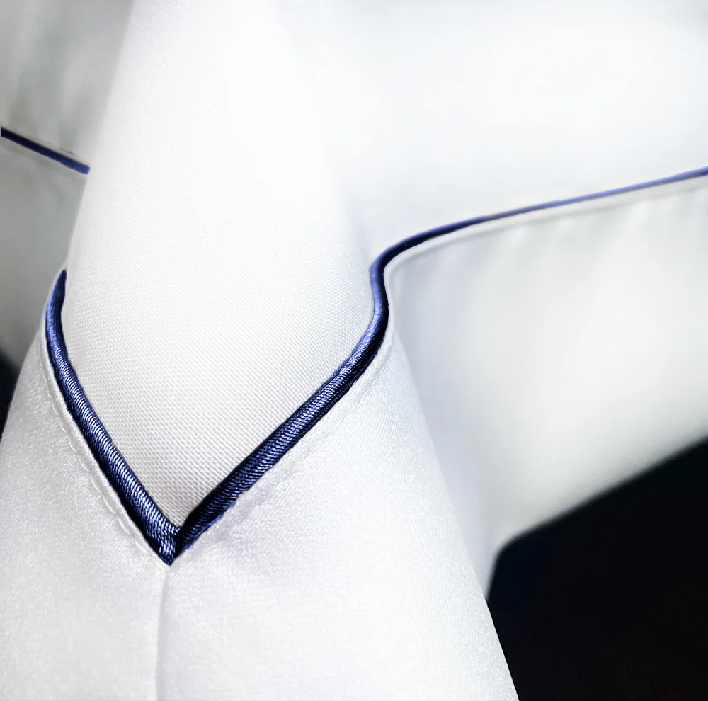 Obrus Veneto Bianco – lamówka navy blue