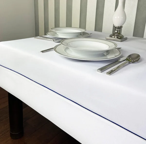 Obrus Veneto Bianco - lamówka navy blue