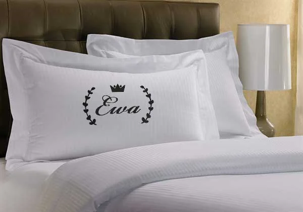 Komplet pościel adamaszkowej z haftowanymi imionami